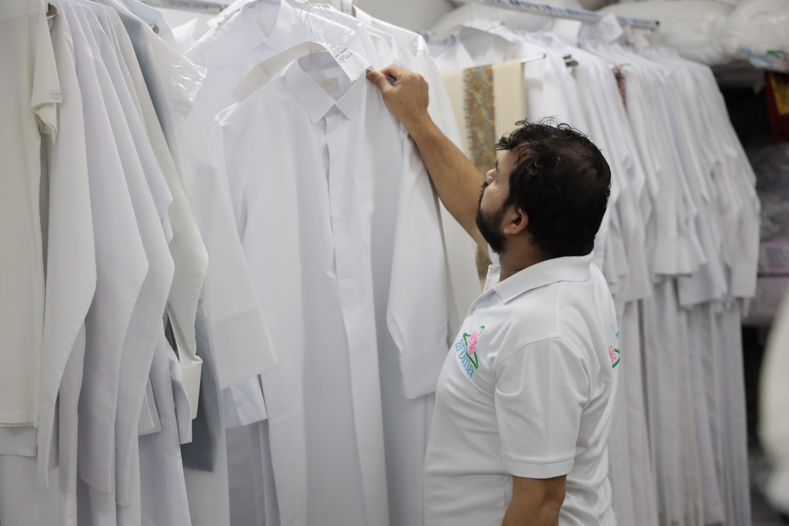 Thobe and shimagh garments on hangers - Aroma Laundry Qatar